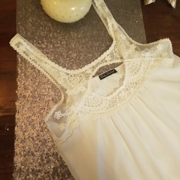 Flowy white lace top - Picture 2 of 3